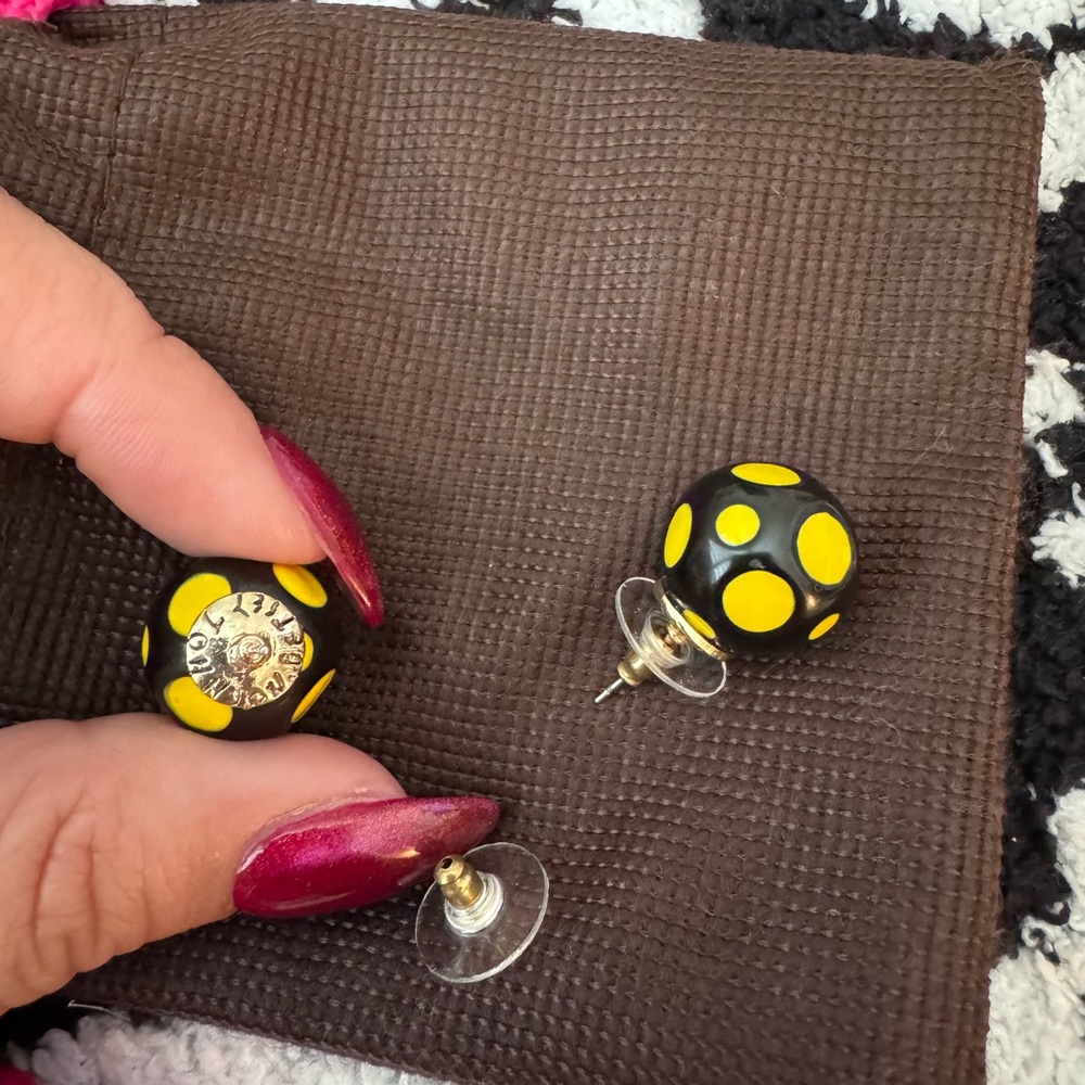 Betsey Johnson Stud Earrings - Picture 4 of 4